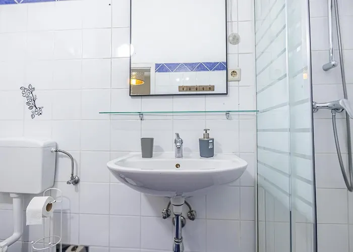 Comfy 1br In With Great Amenities Apartment *